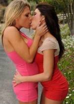 Lesbian Kissing izle